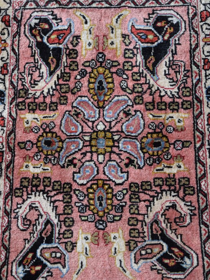 1点もののビンテージ絨毯