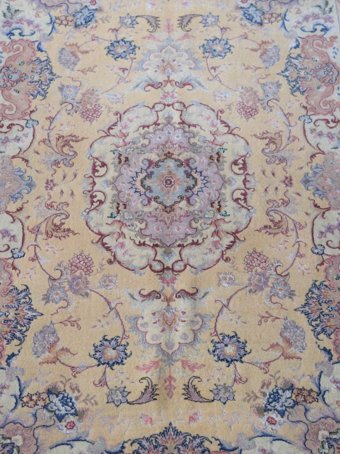 1点もののビンテージ絨毯