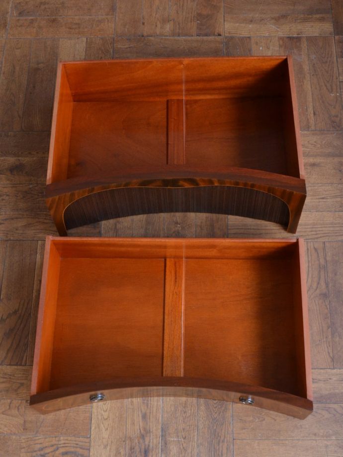 サイドボードの引き出し