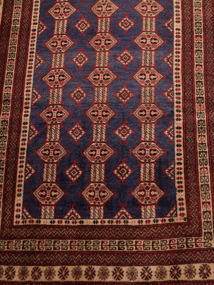 1点もののビンテージ絨毯