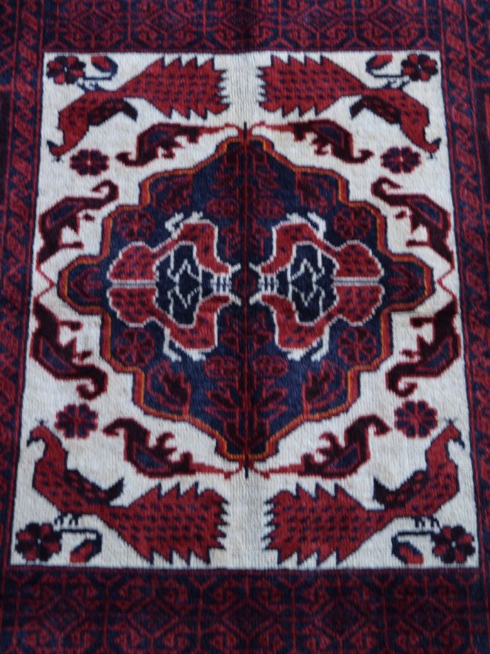 1点もののビンテージ絨毯