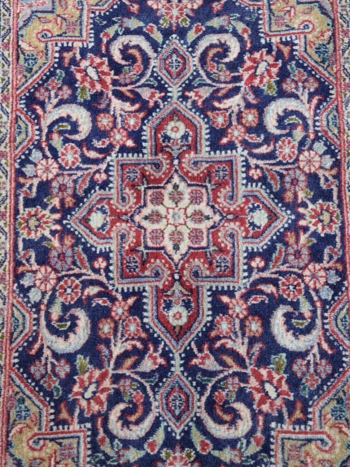 1点もののビンテージ絨毯