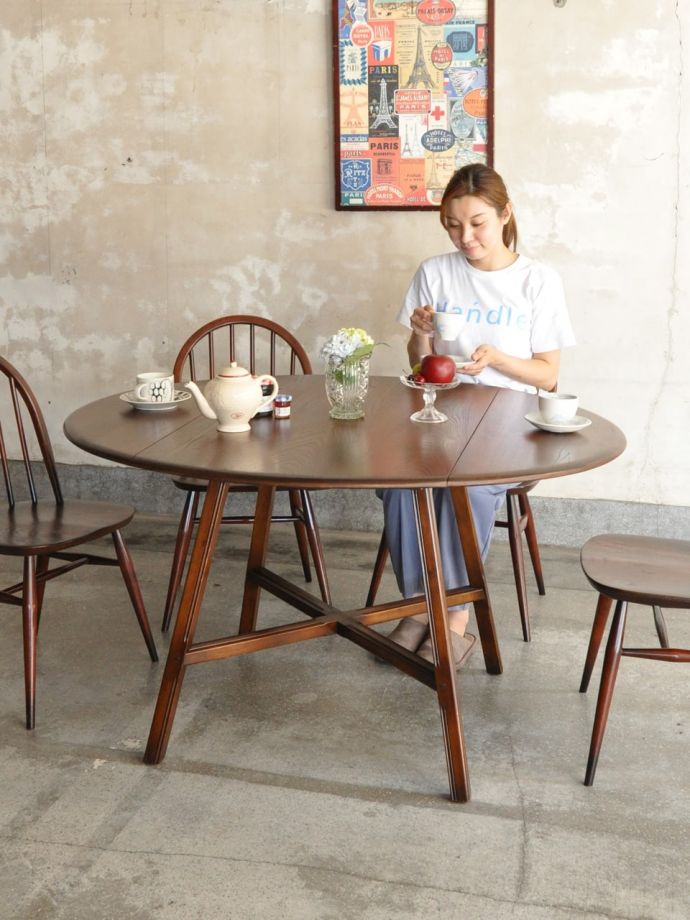 アーコールの伸長式テーブル