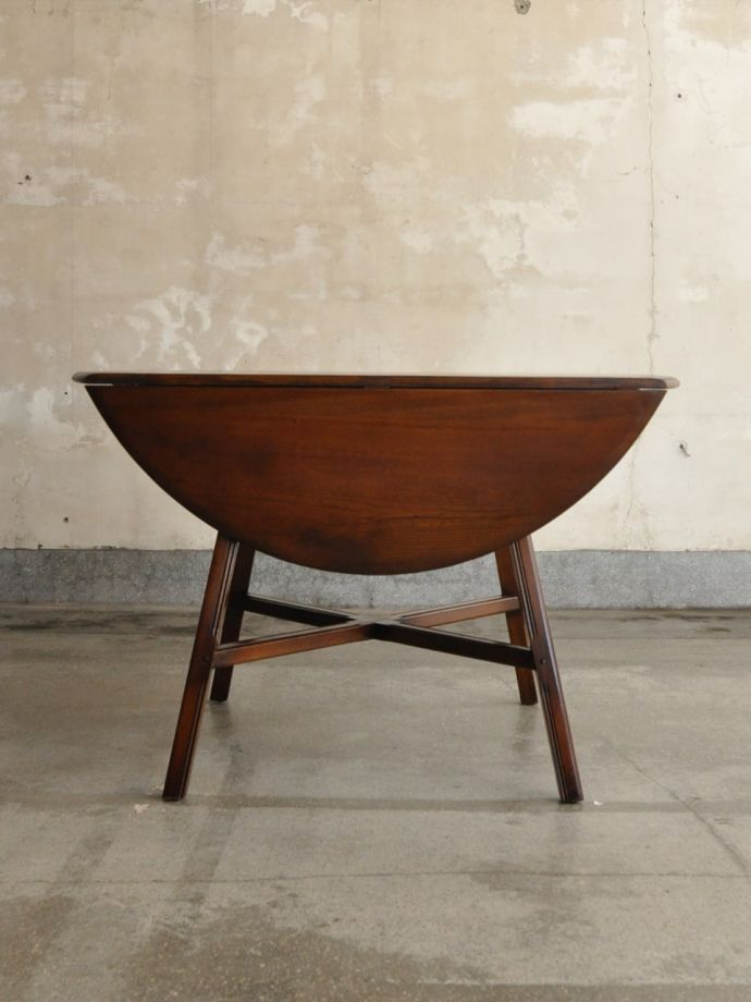 折り畳み式テーブルの側面