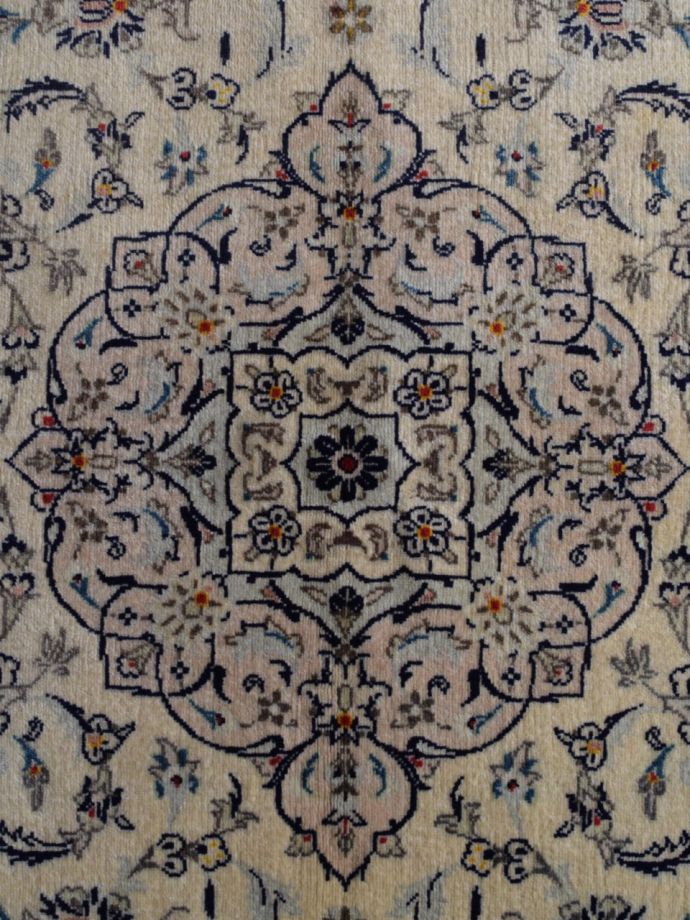 1点もののビンテージ絨毯