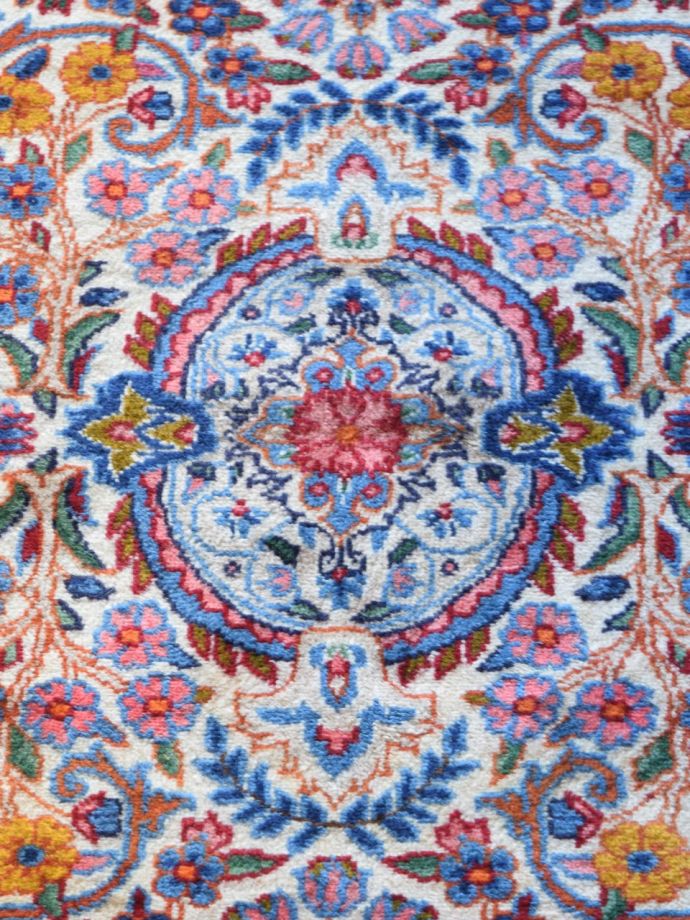 1点もののビンテージ絨毯