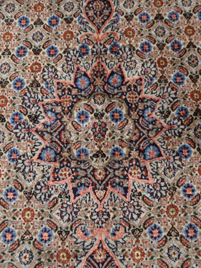 1点もののビンテージ絨毯