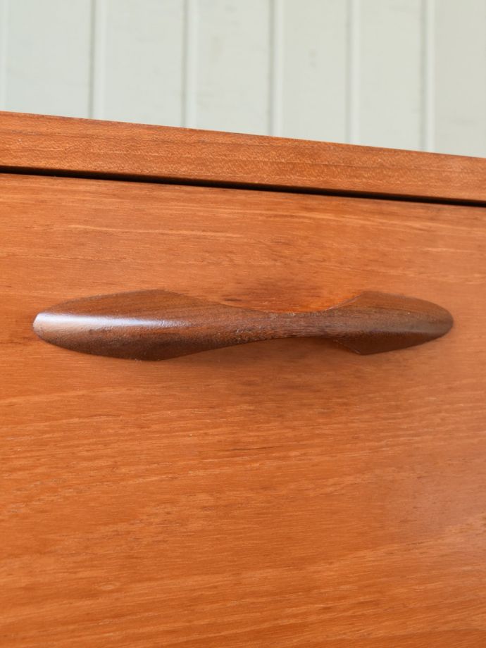 ビンテージ家具の木目