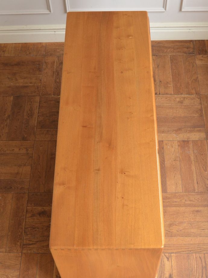 ビンテージキャビネットの天板