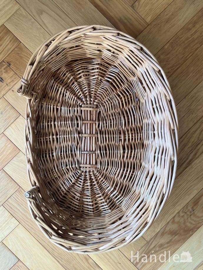 アンティークバスケットの中