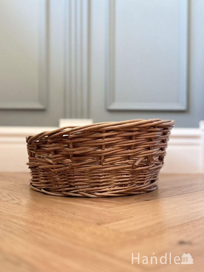 アンティークバスケットの側面