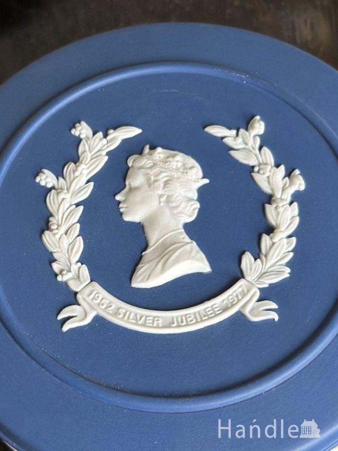 アンティークの小物入れ