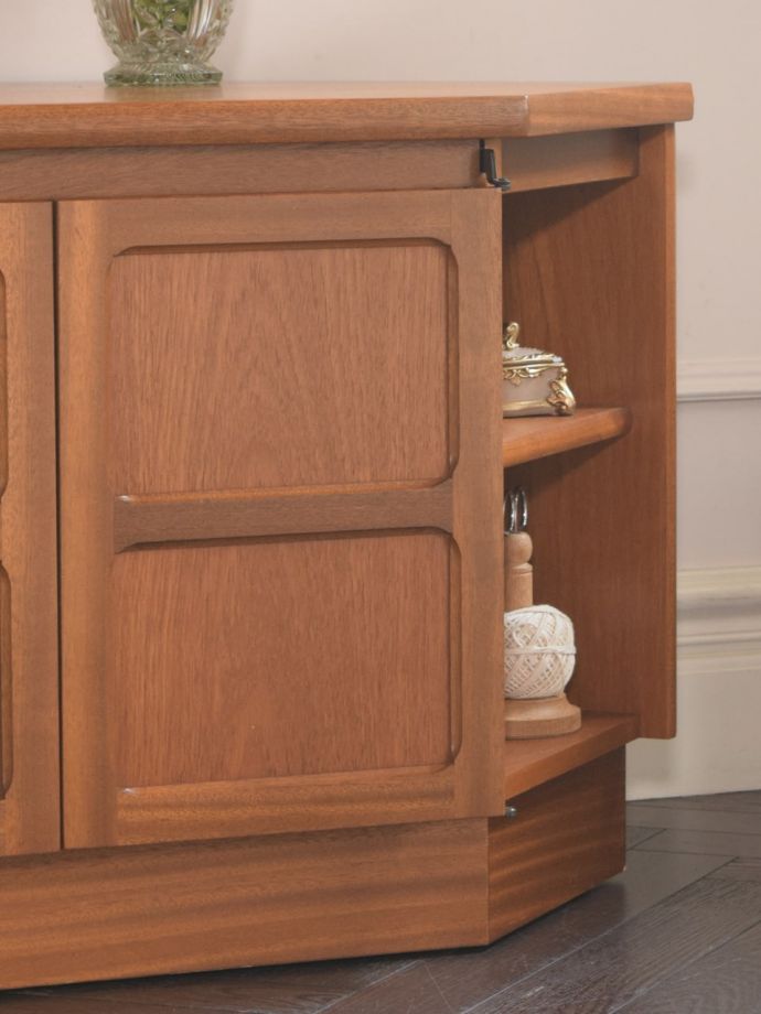 ビンテージキャビネットの扉