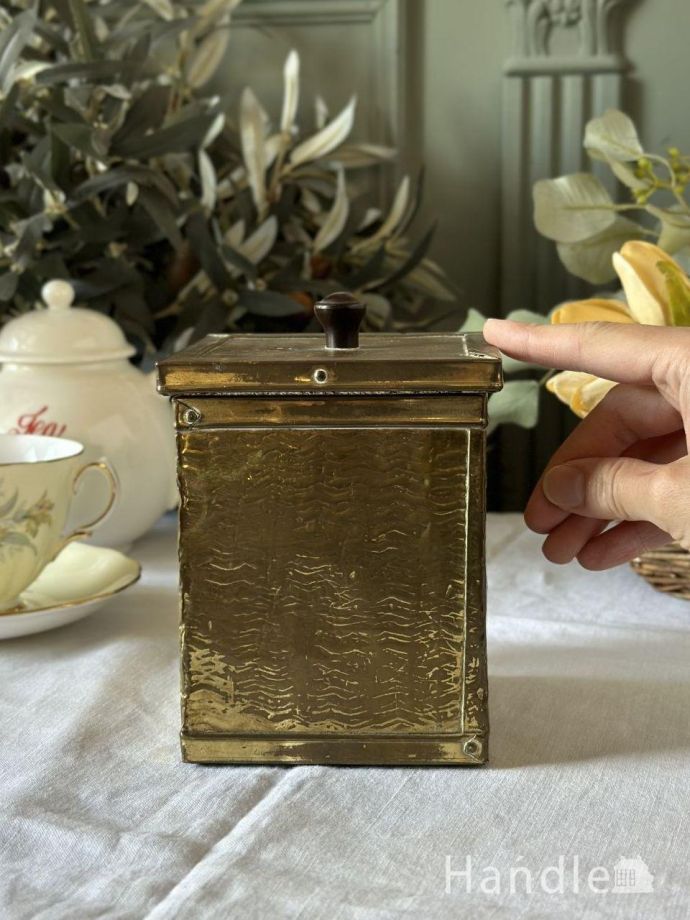 アンティークの小物入れ