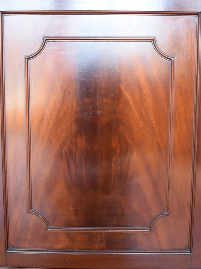 ガラスキャビネットの装飾