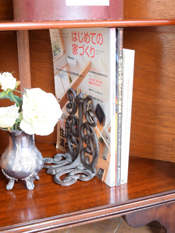 収納たっぷりのキャビネット