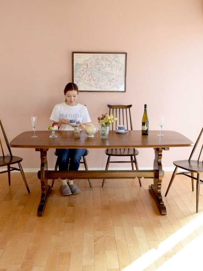 アーコールのテーブル