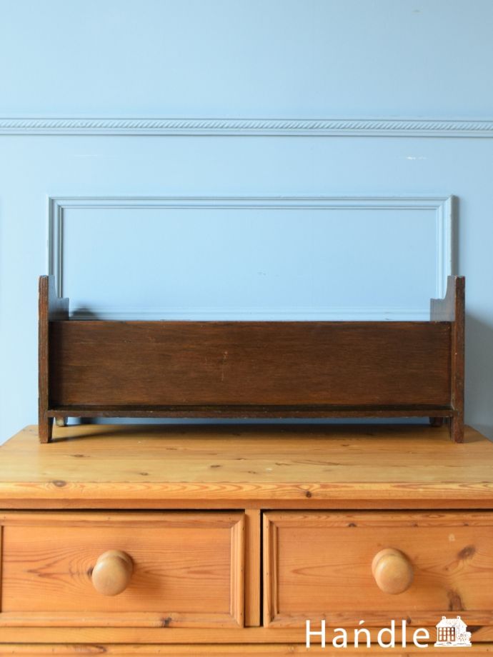 アンティーク家具の後ろ姿