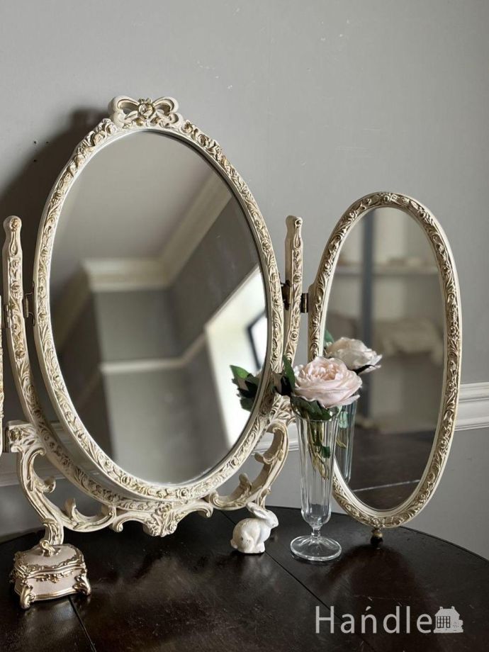 アンティークの美しい鏡