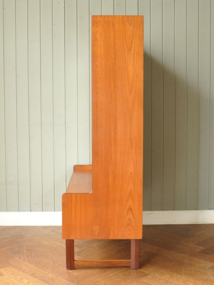 ビンテージキャビネットの側面