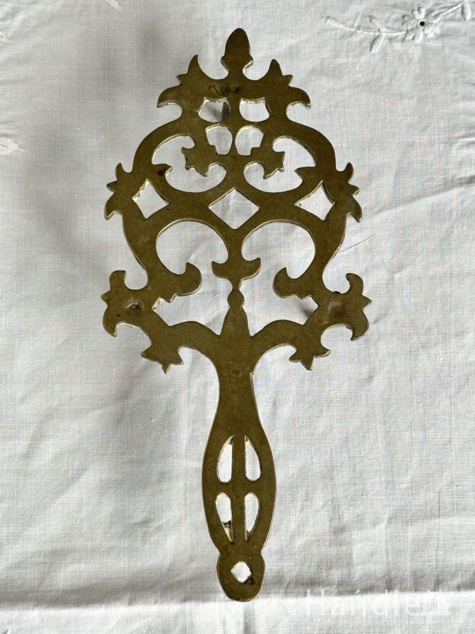 アンティークの真鍮トリベット