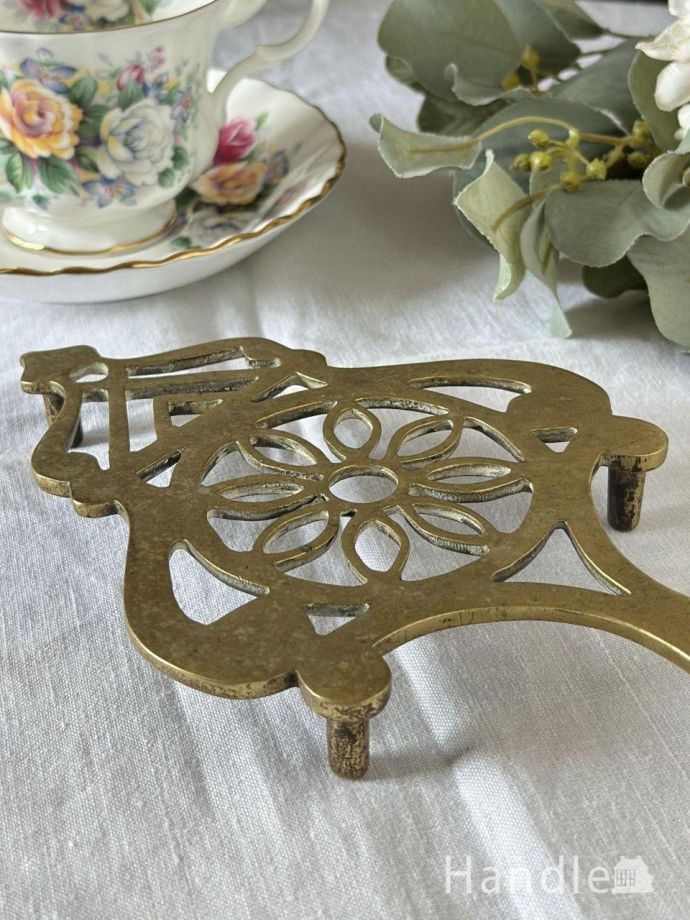 アンティーク真鍮製のトリベット