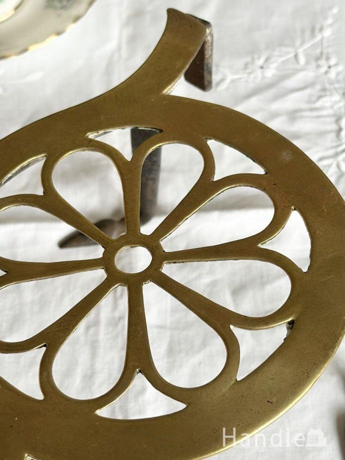 アンティーク真鍮製のトリベット