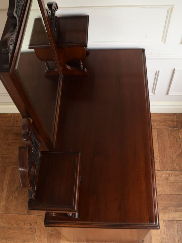 アンティークドレッサーの天板