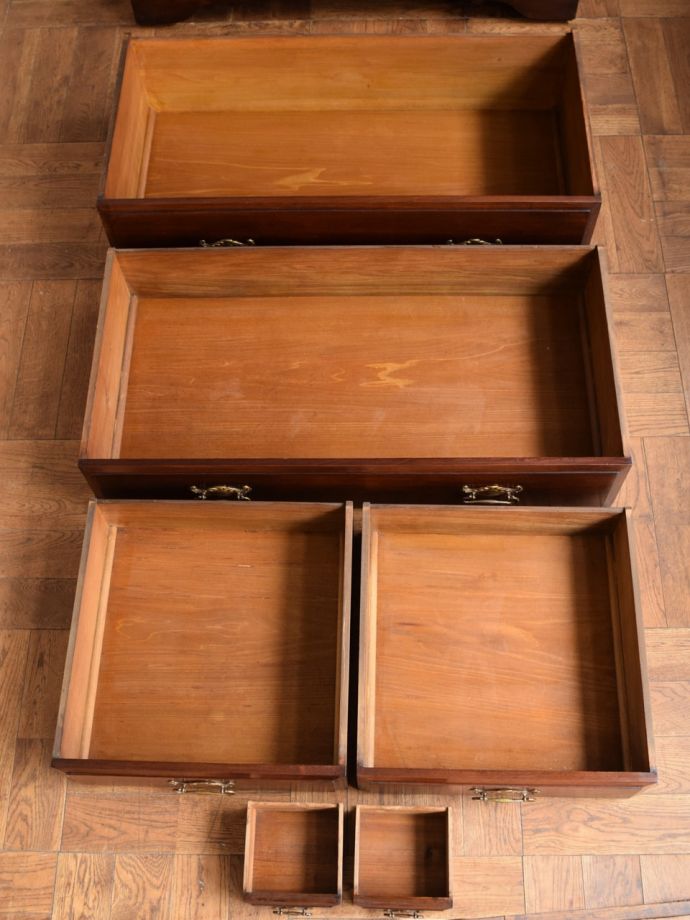 ドレッサーの引き出しの中