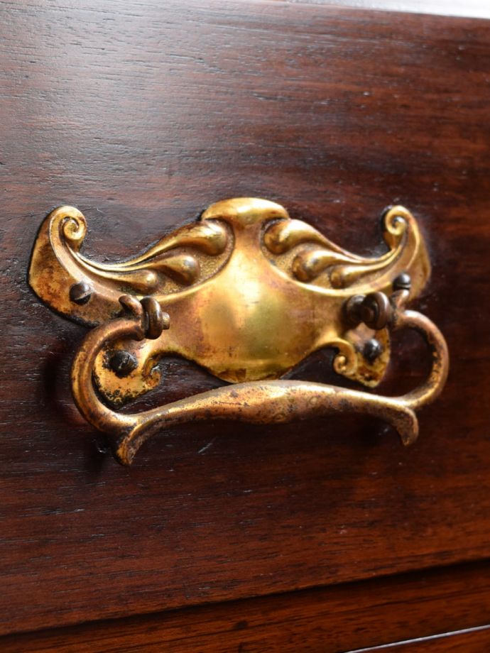 ドレッサーのおしゃれな取っ手