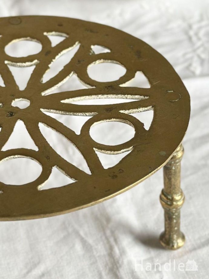 アンティーク真鍮製のトリベット