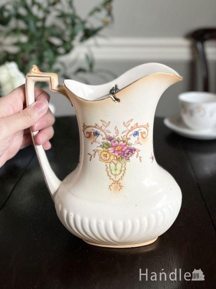 陶磁器のウォータージャグ