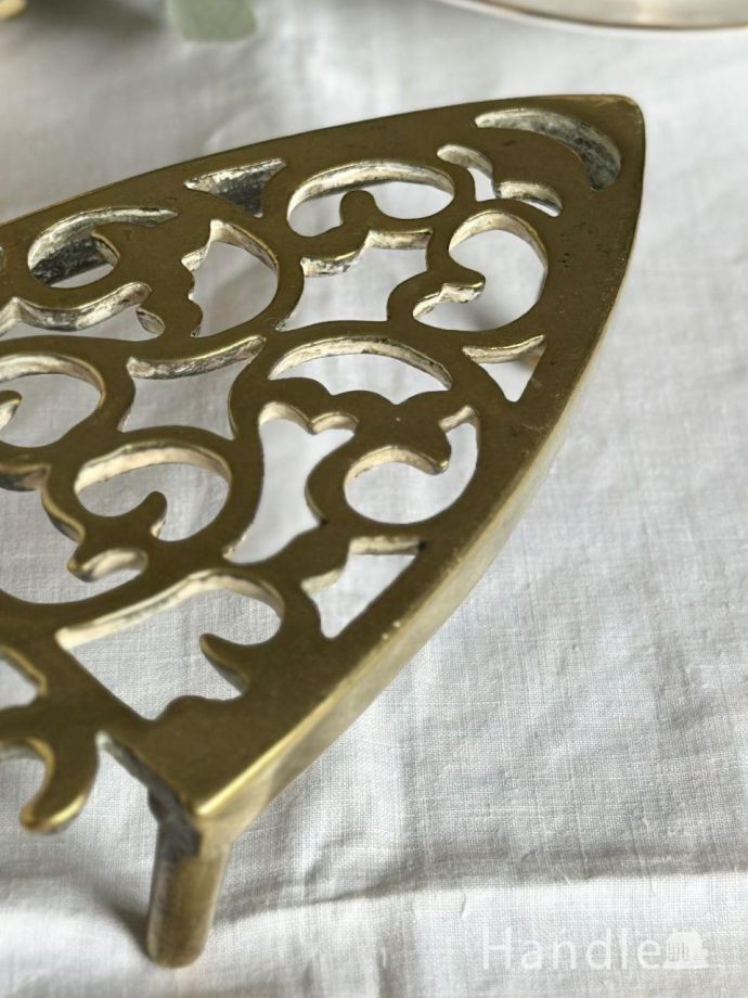 アンティーク真鍮製のトリベット