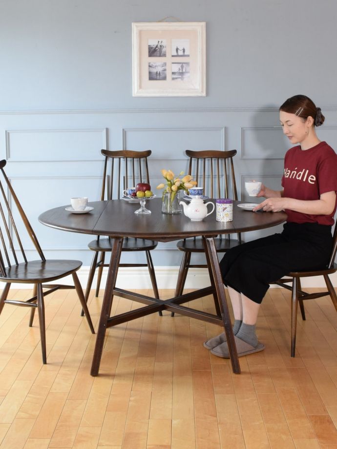 アーコールの伸長式テーブル