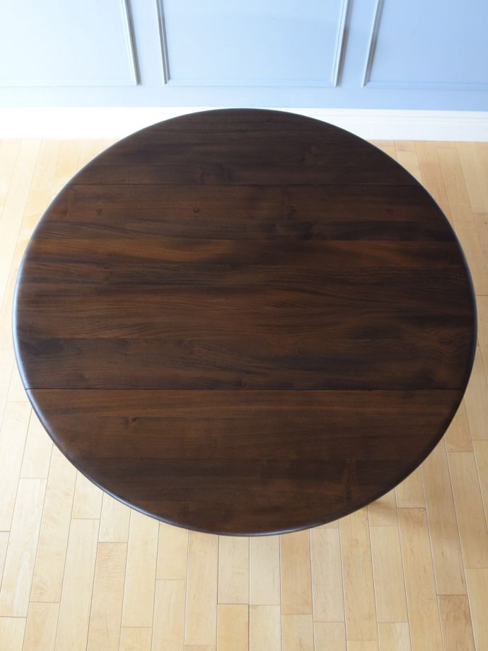 天板を広げた伸長式テーブル