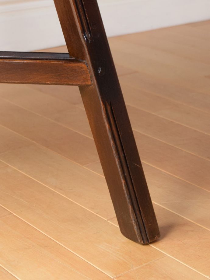 ビンテージテーブルの脚