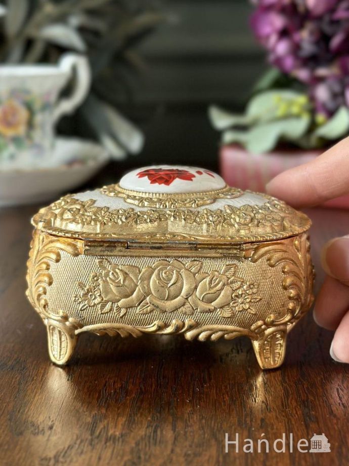 アンティークのおしゃれな小物入れ、美しい装飾のジュエリーボックス(m