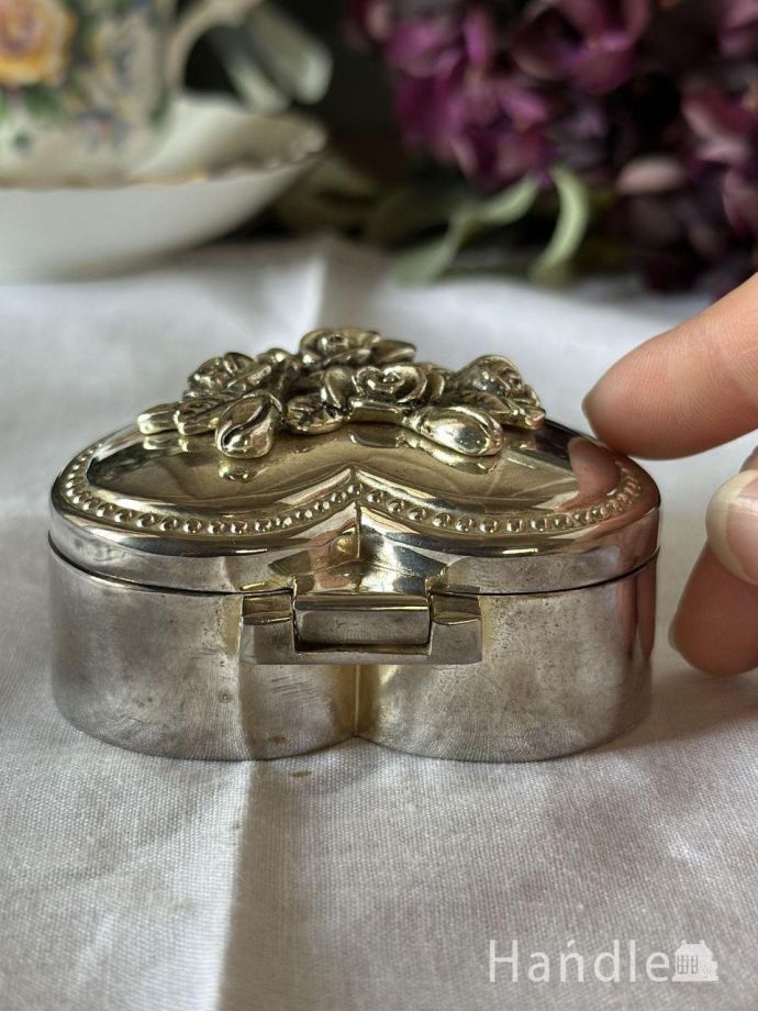 英国アンティークの小物入れ