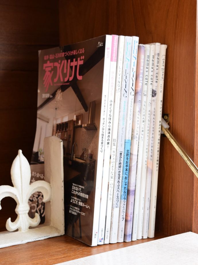 サイドボードの扉を開けると