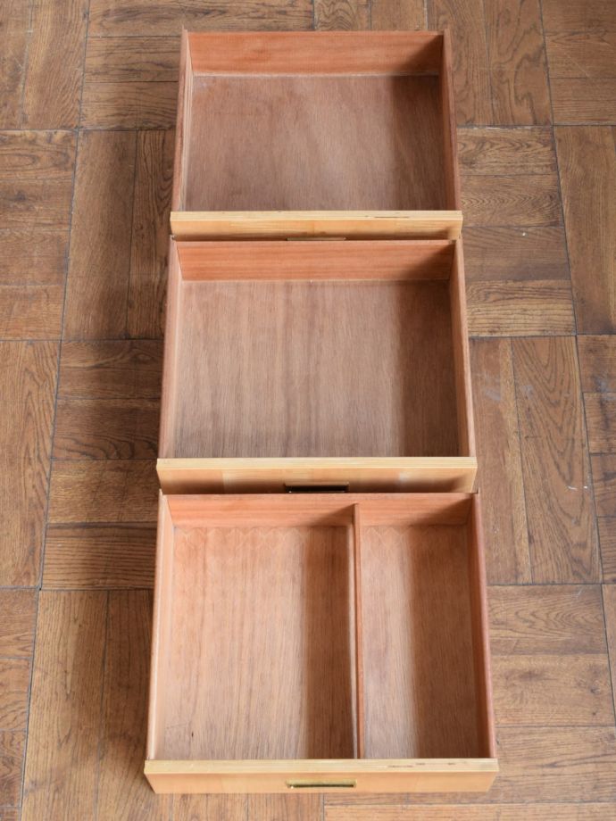 ビンテージサイドボードの引き出し