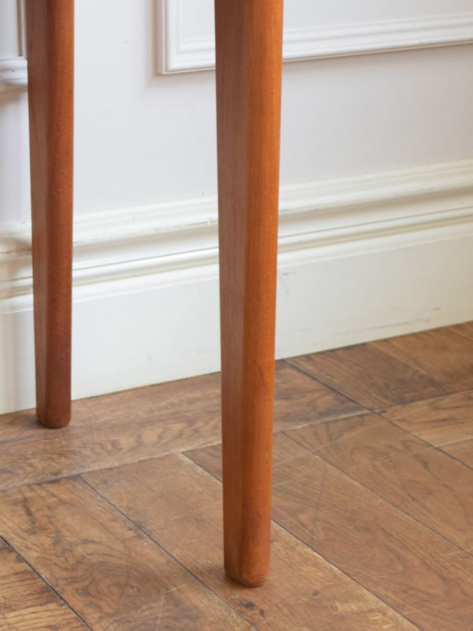 ビンテージテーブルの脚