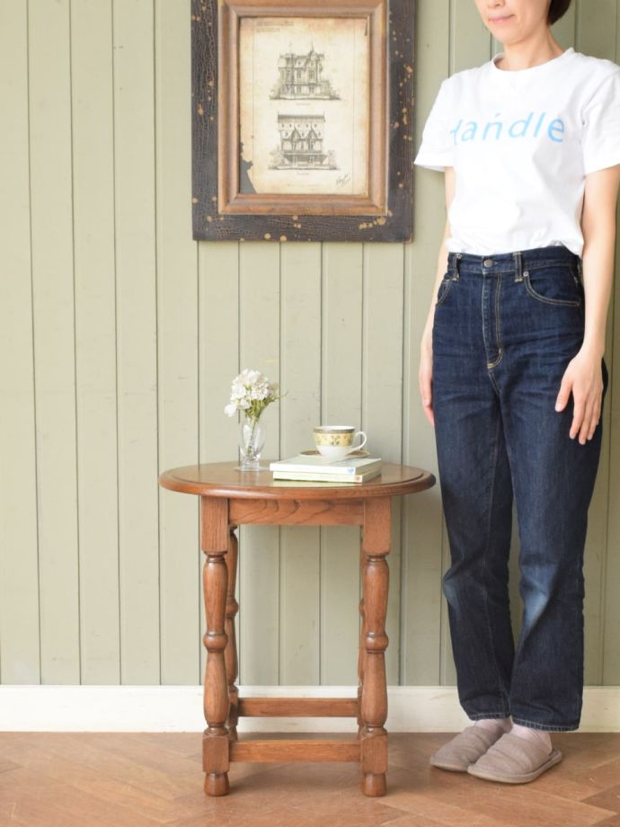 アンティークのオケージョナルテーブル