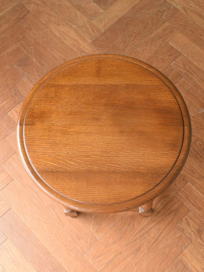 アンティークのサイドテーブルの天板