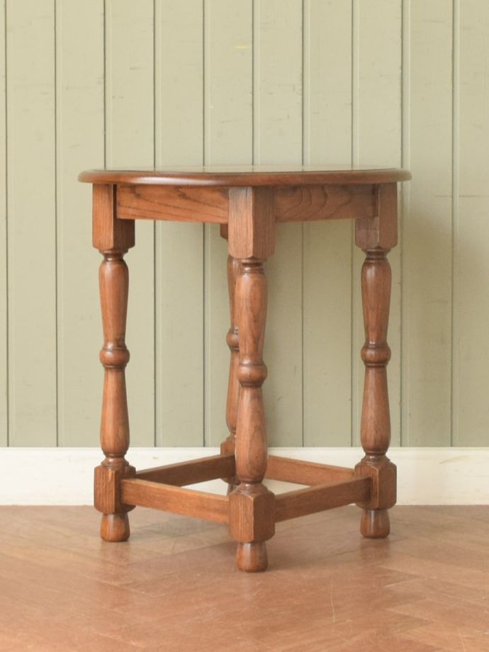 どこから見てもキレイなサイドテーブル