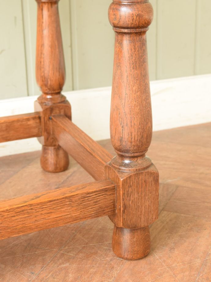 アンティークテーブルの脚