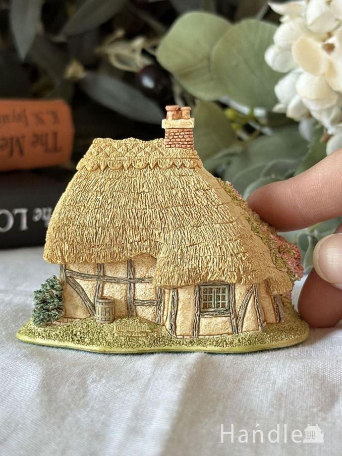 英国Lilliput Lane（リリパットレーン）のミニチュアハウス、茅葺屋根