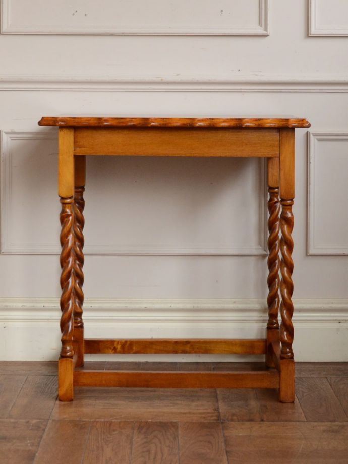 オケージョナルテーブルの側面