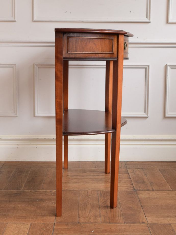 コンソールテーブルの側面