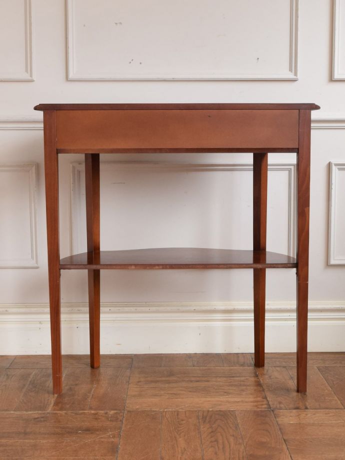 コンソールテーブルの後ろ姿