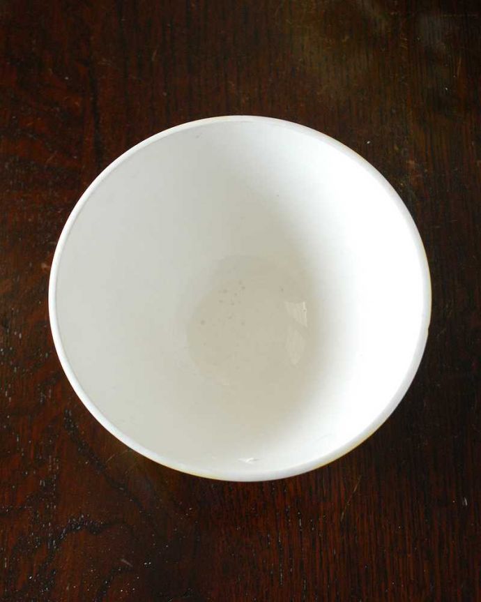 アンティーク 陶磁器の雑貨 アンティーク雑貨 フランス便で到着 Digoin & Sarreguemines製のアンティークカフェオレボウル。上からのぞいてみると・・・アンティークなので、必ずキズや汚れ、カケはありますが、コンディションのいいものを選んできました。(m-829-z)